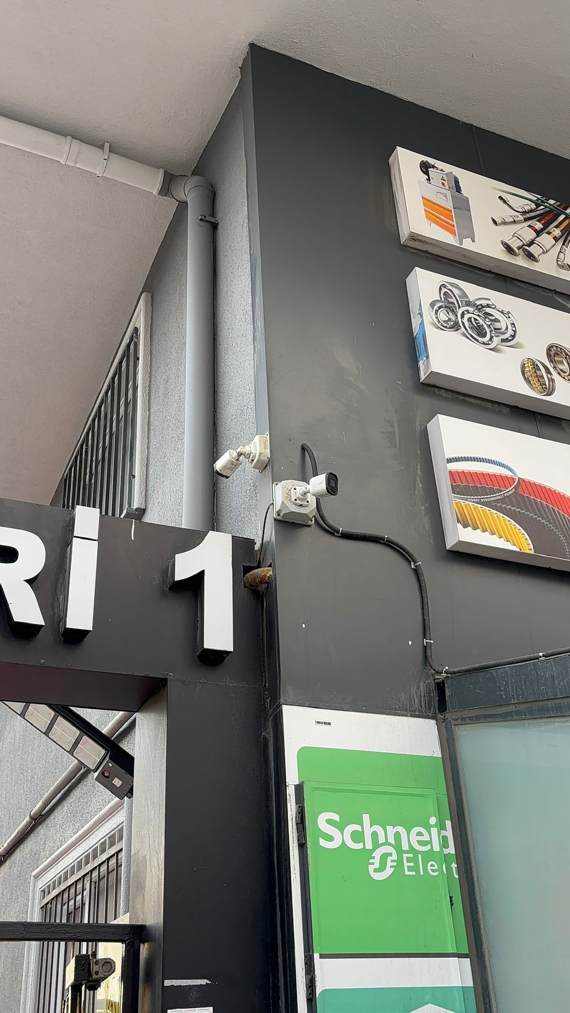 Esenyurt Kollu Bariyer Montajı